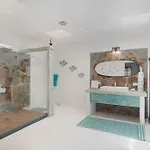 Villa Lunamoon, *