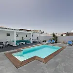 Lunamoon, Villa *