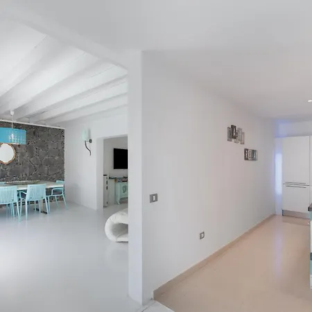 Lunamoon, * Playa Blanca (Lanzarote)